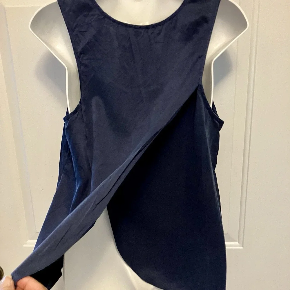 Lunya Sz Medium 100% Silk Navy Blue Pajama Shirt Tank Top Tulip Back Good In Bed